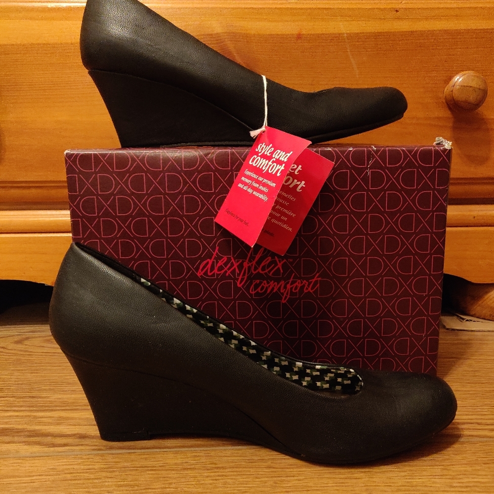 Dexflex Comfort Black Wedges, Size 8.5